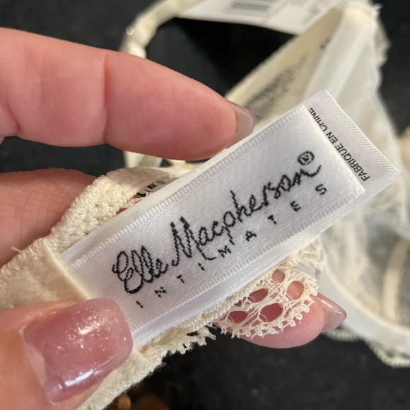 Lace Underwire Bra in Beige - Picture 6 of 8